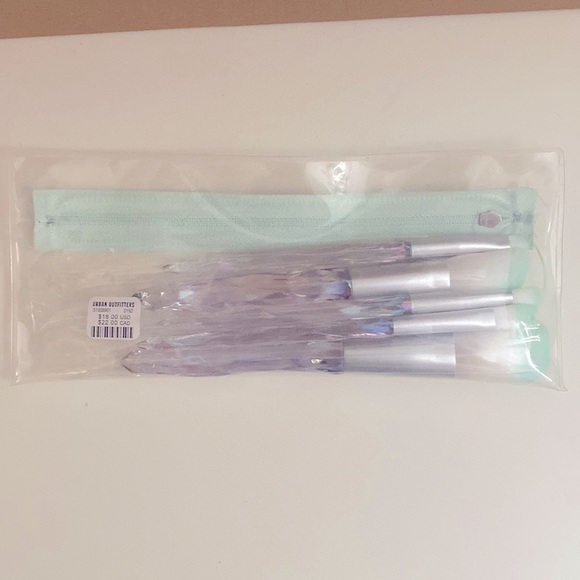 NWT URBAN OUTFITTERS 6 PIECE BLUE IRIDESCENT CRYSTAL BRUSH SET - Picture 4 of 6
